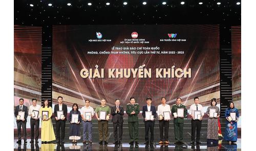 Lãnh đạo Nhà xuất bản Chính trị quốc gia Sự thật đạt Giải báo chí toàn quốc phòng, chống tham nhũng, tiêu cực lần thứ tư